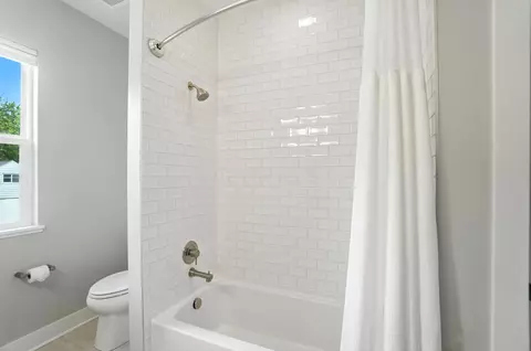 Bath - 1068 Edgehill Rd, Columbus, OH 43212 photo 10 of 13