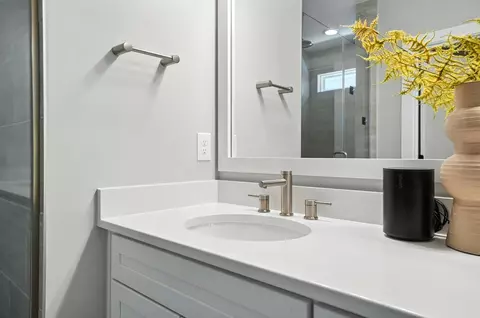 Bath - 1068 Edgehill Rd, Columbus, OH 43212 photo 3 of 13