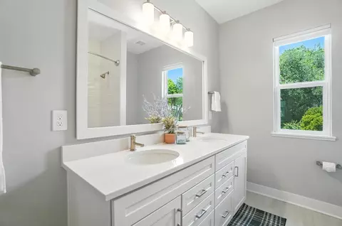 Bath - 1068 Edgehill Rd, Columbus, OH 43212 photo 8 of 13