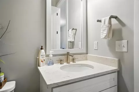 Bath - 1068 Edgehill Rd, Columbus, OH 43212 photo 1 of 13