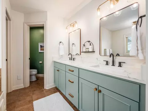 Bath - 5808 Glendavon Loop, Dublin, OH 43016 photo 2 of 10