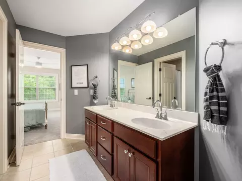 Bath - 5808 Glendavon Loop, Dublin, OH 43016 photo 6 of 10