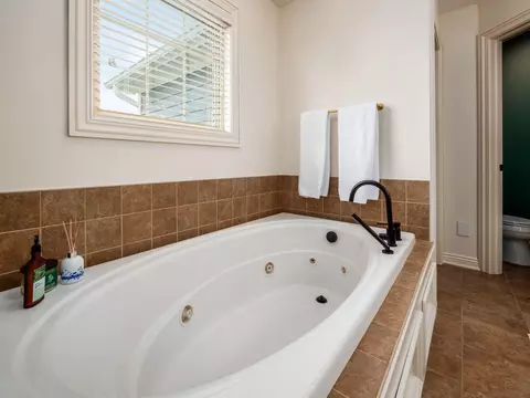 Bath - 5808 Glendavon Loop, Dublin, OH 43016 photo 3 of 10
