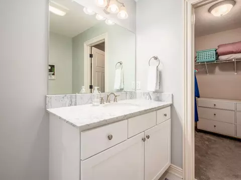 Bath - 5808 Glendavon Loop, Dublin, OH 43016 photo 9 of 10