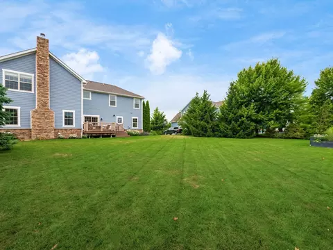 Exterior - 5808 Glendavon Loop, Dublin, OH 43016 photo 11 of 12