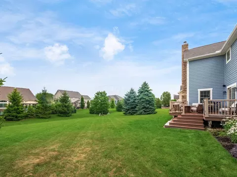Exterior - 5808 Glendavon Loop, Dublin, OH 43016 photo 10 of 12