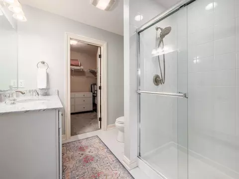 Bath - 5808 Glendavon Loop, Dublin, OH 43016 photo 8 of 10