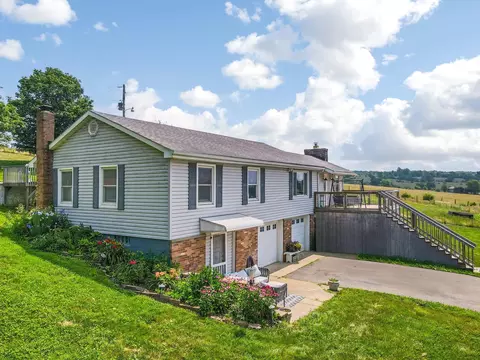 Exterior - 26262 Jackson Rd, Circleville, OH 43113 photo 3 of 31