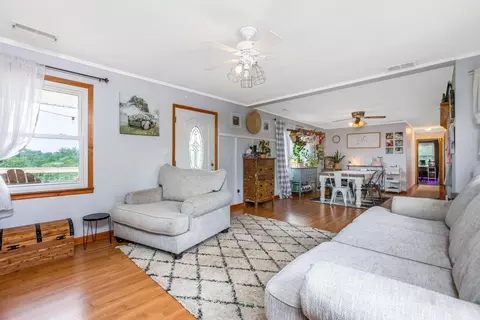 Living - 26262 Jackson Rd, Circleville, OH 43113 photo 2 of 4