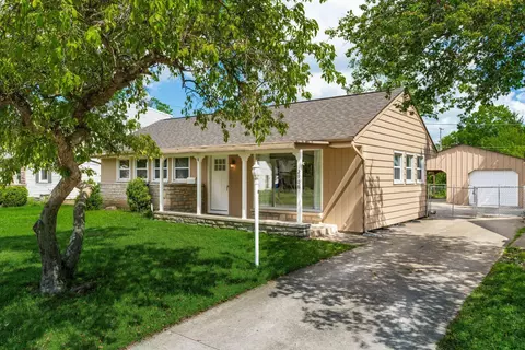2908 Dover Rd, Columbus, OH 43209