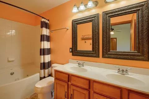 Bath - 5700 Boucher Dr, Orient, OH 43146 photo 2 of 3