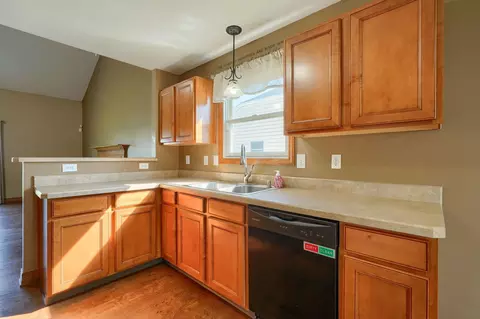 Kitchen - 5700 Boucher Dr, Orient, OH 43146 photo 2 of 2