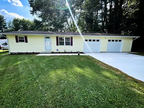 2065 Russell Dr, Zanesville, OH 43701