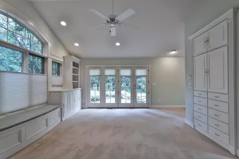 Living - 580 Keyes Ln, Worthington, OH 43085 photo 9 of 13