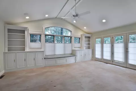Living - 580 Keyes Ln, Worthington, OH 43085 photo 8 of 13