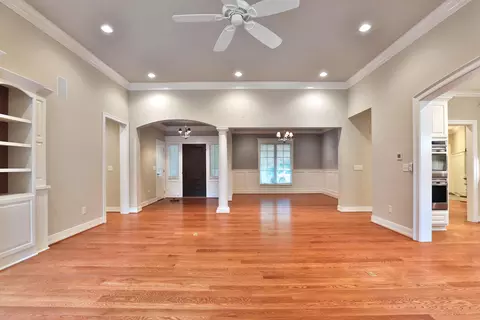 Living - 580 Keyes Ln, Worthington, OH 43085 photo 6 of 13