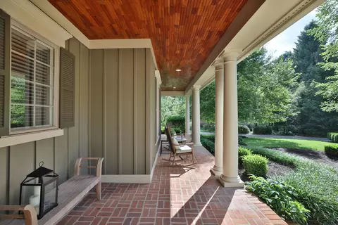 Exterior - 580 Keyes Ln, Worthington, OH 43085 photo 9 of 30
