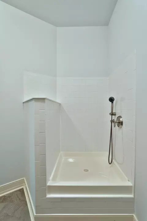 Bath - 580 Keyes Ln, Worthington, OH 43085 photo 4 of 9