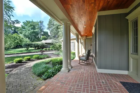 Exterior - 580 Keyes Ln, Worthington, OH 43085 photo 6 of 30