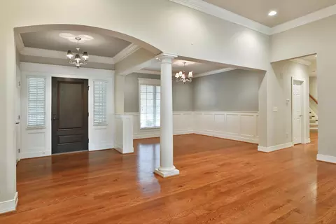 Living - 580 Keyes Ln, Worthington, OH 43085 photo 1 of 13