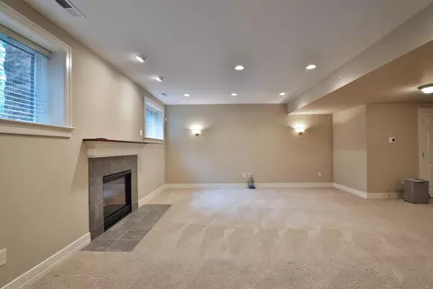 Living - 580 Keyes Ln, Worthington, OH 43085 photo 12 of 13