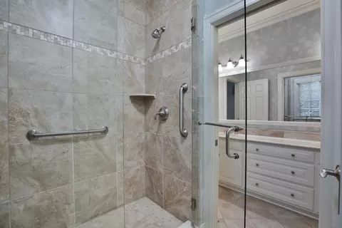 Bath - 580 Keyes Ln, Worthington, OH 43085 photo 2 of 9