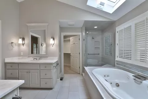 Bath - 580 Keyes Ln, Worthington, OH 43085 photo 8 of 9