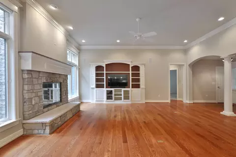 Living - 580 Keyes Ln, Worthington, OH 43085 photo 5 of 13