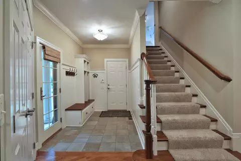 Entry Way - 580 Keyes Ln, Worthington, OH 43085 photo 2 of 8