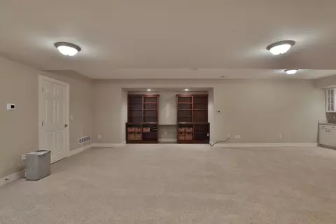 Living - 580 Keyes Ln, Worthington, OH 43085 photo 10 of 13