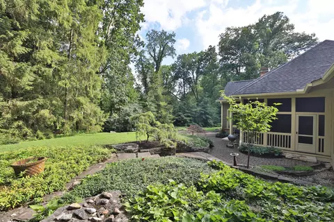 Exterior - 580 Keyes Ln, Worthington, OH 43085 photo 16 of 30