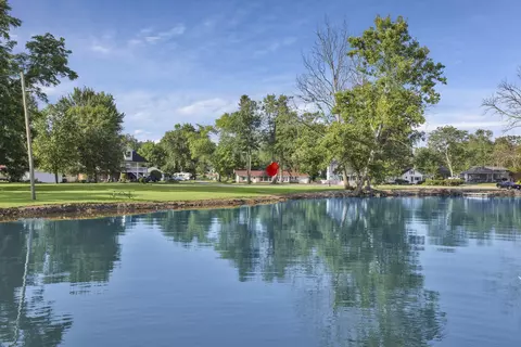5557 Lake Shore Dr NE, Thornville, OH 43076