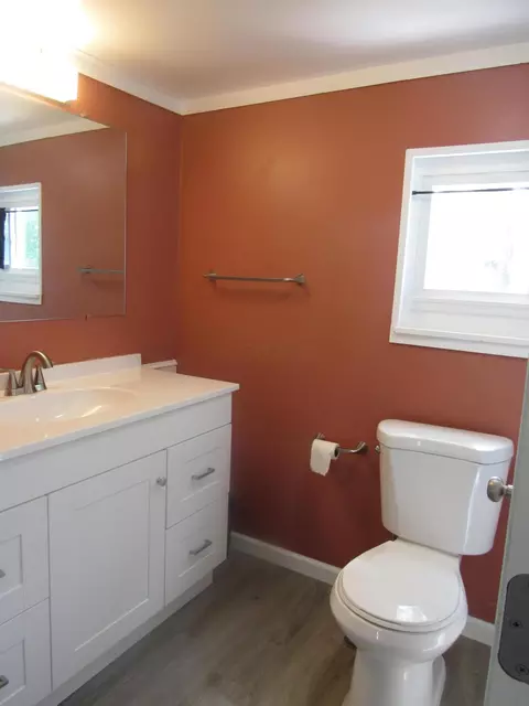 Bath - 160 Logan St, Circleville, OH 43113 photo 1 of 1