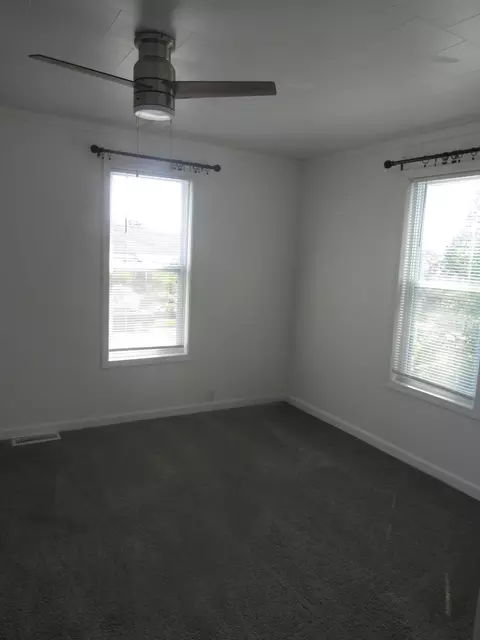Bedroom - 160 Logan St, Circleville, OH 43113 photo 2 of 4
