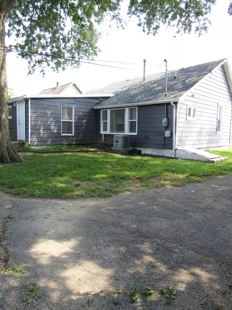 Exterior - 160 Logan St, Circleville, OH 43113 photo 3 of 3