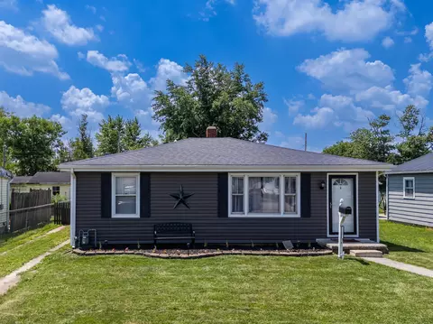 1221 S Main St, Washington Court House, OH 43160