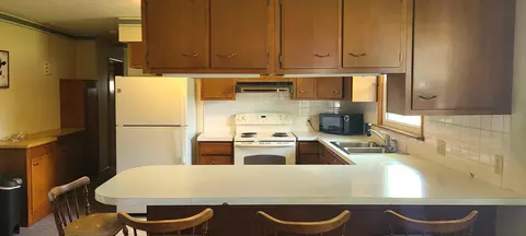 Kitchen - 96 Summit St, Newark, OH 43055 photo 2 of 5
