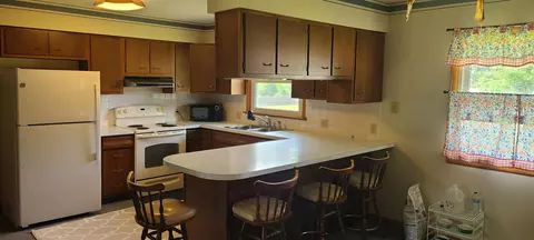 Kitchen - 96 Summit St, Newark, OH 43055 photo 4 of 5