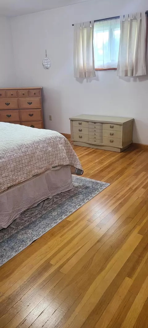 Bedroom - 96 Summit St, Newark, OH 43055 photo 3 of 4