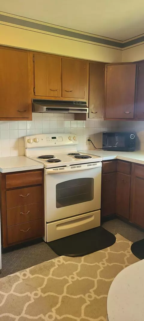 Kitchen - 96 Summit St, Newark, OH 43055 photo 5 of 5