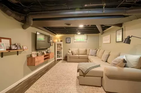 Living - 841 E Mulberry St, Lancaster, OH 43130 photo 4 of 5