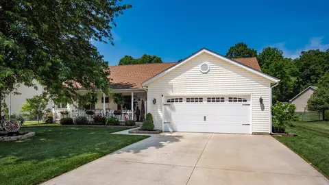 405 Meadowland Dr, Newark, OH 43055