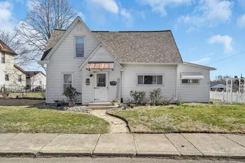 28 John St, Mount Sterling, OH 43143