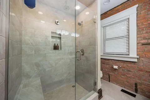 Bath - 199 E Gates St, Columbus, OH 43206 photo 5 of 5