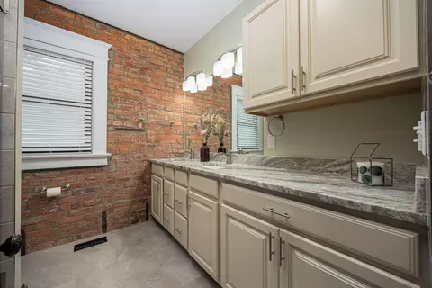 Bath - 199 E Gates St, Columbus, OH 43206 photo 3 of 5