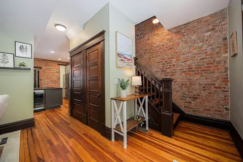 Entry Way - 199 E Gates St, Columbus, OH 43206 photo 2 of 4