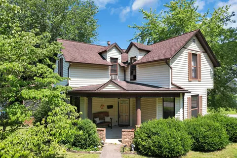 519 E Main St, Oak Hill, OH 45656