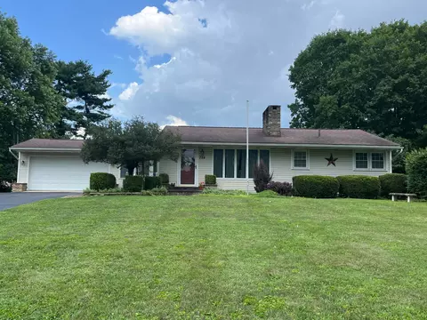 784 Colonial Dr, Heath, OH 43056