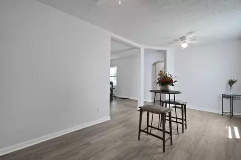 Entry Way - 212 S Scioto St, Circleville, OH 43113 photo 1 of 1