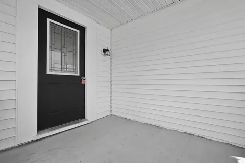 Exterior - 212 S Scioto St, Circleville, OH 43113 photo 4 of 5